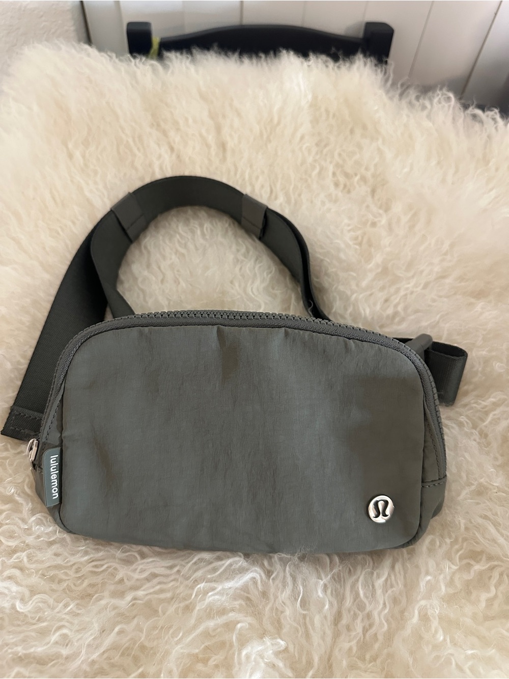 Lululemon Everywhere Women's Army Green Belt Bag 1L